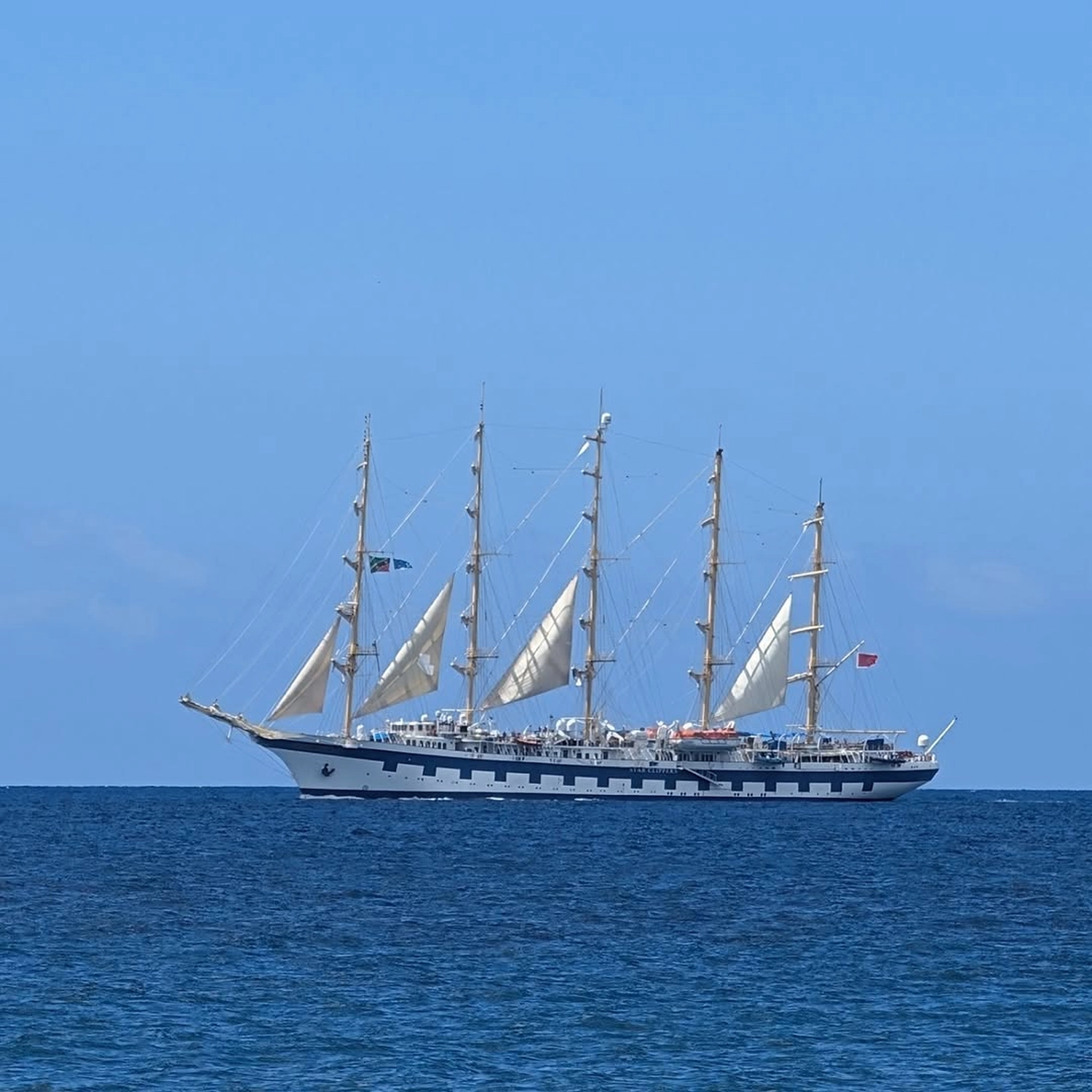 Menschen am Strand von Joachim von Loeben