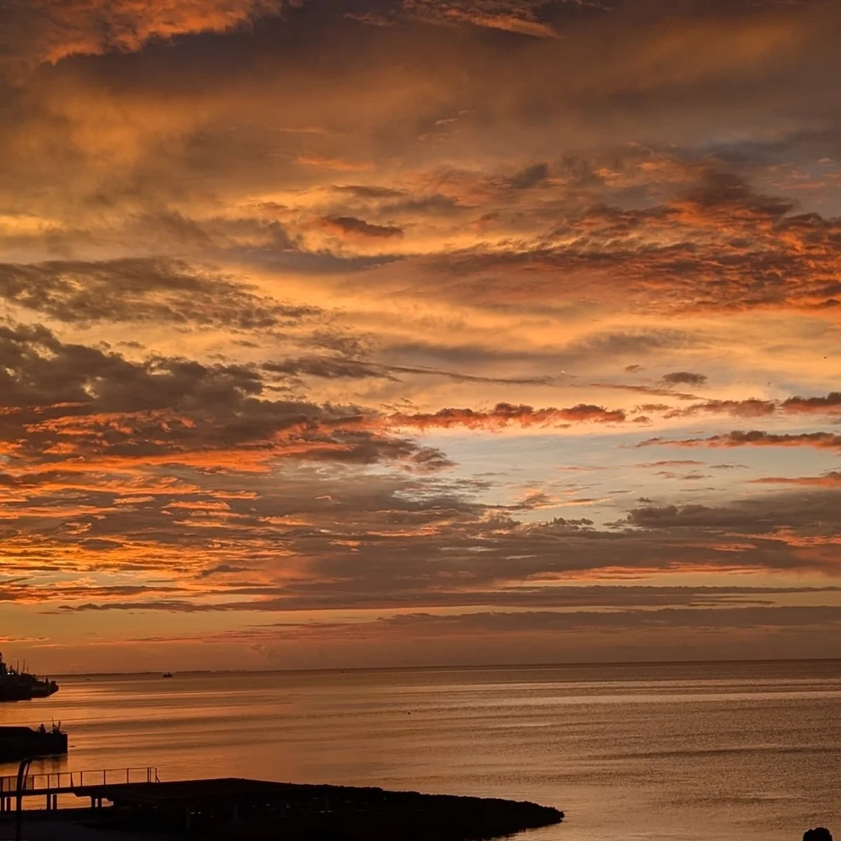 Menschen am Strand von Joachim von Loeben